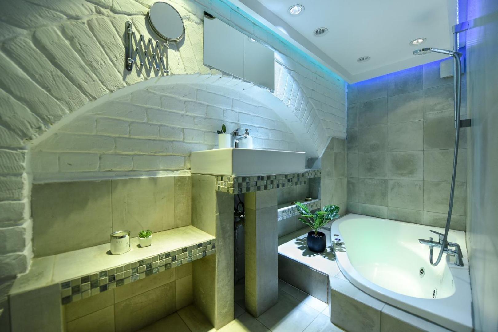 Central Comfort - Duplex-Style Studios On Regina Elisabeta Bucarest Exterior foto